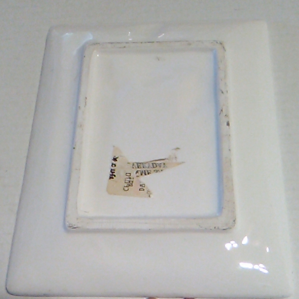 Santa carrying a Christmas tree plate - Picture 5 of 8